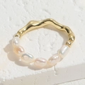 French vintage ring featuring freshwater pearls and 14K gold plated irregular metal band - Freshwater Pearl