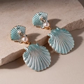 Elegantes pendientes de concha con esmalte azul, perlas y cristales en tono dorado - Pin de plata 925 / Azul