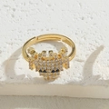 Goldener offener Ring mit Space-Invader-Design, besetzt mit weißen und blauen Zirkonia - Weiße Zirkonia Pixel Roboter