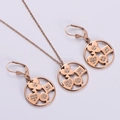 Set gioielli in oro rosa con collana a ciondolo traforato con diamanti e orecchini abbinati - Set Oro Rosa