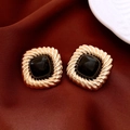 Details von Vintage-Ohrsteckern in Gold mit Kordelstruktur und schwarzem Edelstein - Vintage Schwarz Quadratischer Stil / Silberstecker - Gold - Schwarz