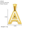 Dettaglio macro del ciondolo lettera A placcato oro 18K con dimensioni e acciaio 304 - Lettera A (Ciondolo Singolo)