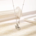 Collier argenté avec pendentif étoile de mer, coquillage et perles sur marbre - Collier Perle Artificielle Étoile de Mer Coquillage (H187) / Argent