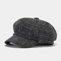 Gros plan sur la texture en tweed pied-de-poule noir et blanc d'une casquette gavroche - Noir
