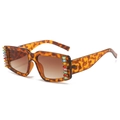 Retro tortoise shell square sunglasses with colorful rhinestones and brown gradient lenses - Leopard Frame / Tea Lens