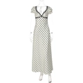 Détail du décolleté en V avec dentelle noire sur une robe beige à pois pour femme - S / Champagne