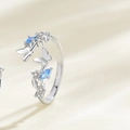 Zilveren verstelbare vlinderring met blauwe edelsteen en witte zirkonia steentjes - Verstelbaar Open / Vlinder Droom Ring Dames