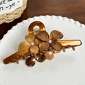 Pince à cheveux fleur en acétate ambré avec strass sur une assiette en céramique - 12.8cm / Marron