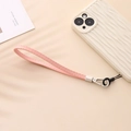 Dragonne de téléphone en cuir PU rose avec boucle en métal sur fond minimaliste - Rose