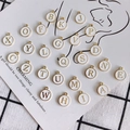 Set di 26 ciondoli tondi A-Z in smalto bianco e oro per la creazione di gioielli fai da te - Misto