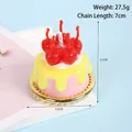 Roze miniatuur cake sleutelhanger met gele crème en vijf rode kersen - D01 Gele Crème Kers