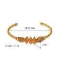 Gouden C-vormige open armband met fijne metaaldraadstructuur en spiraalvormig detail - Stijl 4 (Spiraalwikkel)
