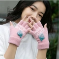 Roze gebreide vingerloze handschoenen met aardbei decor en Happy New Year tekst - Eén maat / Roze (Aardbei Halve vinger)