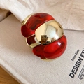 Dettaglio del bracciale geometrico in resina marmorizzata e metallo dorato lucido - Rosso (Bracciale-Rosso)