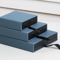 Blau-schwarze Schubladen-Schmuckschachtel mit Bandgriff in drei Größen für Verpackung - 7*7*2cm / Blaugrau