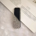 Elegante pinza de pelo negra rectangular con brillantes sobre fondo de peluche - Estilo 21 [Blanco y Negro Cuadrado]