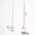 Détail de boucles d'oreilles pampilles dorées avec nœud en zircon et mesure de 9,0 cm - Style Nœud Papillon (E02516-2)