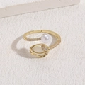 Anillo de tulipán dorado ajustable con perla blanca y cristales de circonita brillantes - Anillo Abierto de Perla y Tulipán / Oro/Perla Tulipán