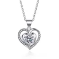 Détail du pendentif cœur en argent avec moissanite brillante et pavé de cristaux - Collier Avec Pendentif