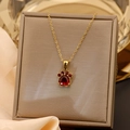Collana zampa di gatto in acciaio al titanio placcato oro 18K con ciondolo in zircone rosso - cavo catena / Oro+Rosso