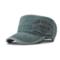 Detail der Vintage Army Cap mit Youth 1995 Stickerei auf gewaschener Baumwolle - Verstellbar / Dunkelgrün