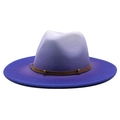 Details des Farbverlaufs am Filzhut mit violettem Ombre und Lederband mit Metallringen - M (56-58cm) / Blau