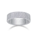 Nahaufnahme der polierten S925 Silberring mit einer luxuriösen Vollbesatz-Moissanit-Fassung - US Größe 7 (54.3mm) / Breiter Mehrreihiger Full Pave-Stil (R13796) Mit GRA-Zertifikat / Silber
