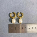 Gouden roestvrijstalen oorringen met 3,5 cm natuurlijke witte barokke parelhangers - 4.0*10 Enkele Parel