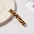 Détail d'une barrette à cheveux dorée avec perles facettées et cristaux sur pince métal - Or