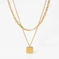 Zweilagige Goldhalskette mit Figaro-Kette und gehämmertem quadratischem Anhänger - Goldener Stil (D1353)