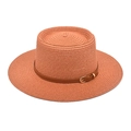 Detailansicht eines terrakottafarbenen Strohhuts mit braunem Kunstledergürtel - M (56-58cm) / Karamellbraun