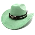 Dettaglio cappello cowboy in camoscio verde menta con testa di toro argento e borchie metallo - Verde Frutta / M (56-58cm)
