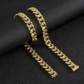 Clásica cadena cubana dorada de 13 mm para hombre sobre fondo negro texturizado - Collar 76cm / Dorado