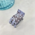 Détail d'une pince à cheveux mate bleu-gris avec motif abstrait brun et design à 6 dents - Queue de cheval haute env. 3*5cm / Gris Mat