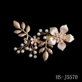 Exquisite bridal hair comb with cream flowers and white pearls on light gold base - HS-J5570 Gold Pearl Flower Hair Clip