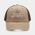 Dettaglio del ricamo God's Favorite sul cappellino da baseball in mesh kaki e marrone - Bordo Cachi e Caffè