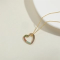 Elegante collana dorata con ciondolo a cuore vibrante e pietre multicolori scintillanti - Oro/Zirconia Multicolore