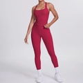 Détail du legging de yoga taille haute et haut dos nageur en tissu brossé rose - Carmin