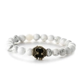 Bracciale elastico a corona con perle di marmo bianco e ciondolo a corona in bronzo - Bracciale Corona Turchese Bianco