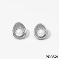 Pendientes de acero plateado con textura y elegantes perlas blancas PD3521 - Forma Ovalada de Plata (PD3521)