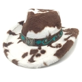 Dettaglio cappello cowboy in finta pelliccia muccata con fascia in pelle ricamata e fibbia - Parte Superiore a Cuore / caffè