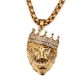 Collier tête de lion doré de luxe avec strass sur couronne fond blanc - Style Tête de Lion à Couronne de Strass (KN36054)