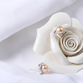 Elegante S925 Silber Quadrat Ohrstecker mit natürlichen rosa Süßwasserperlen - Quadratischer Rahmen Ohrstecker / Rosa (Weißgold beschichtet)