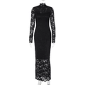 Detail der schwarzen Spitzen-Patchwork-Verarbeitung und des Stehkragens am Slim Dress - S / Schwarz