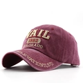 Dettaglio cappello da baseball bordeaux in cotone con ricamo VAIL 1962 Colorado - Regolabile / Borgogna