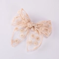 Detail of lace bow hair clip with daisy embroidery in light pink and beige tones - Off White