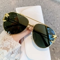 Lunettes aviateur dorées avec verres vert foncé et détail tête de panthère au charnière - Monture Dorée Verres Verts G15