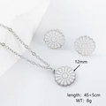Set collana con ciondolo a margherita e orecchini a lobo con misure in millimetri - Argento Margherita Bianca