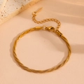 Detalle de pulsera de cadena trenzada de oro de 18k con cierre de langosta y extensión - Pulsera trenzada dorada