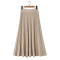 Gonna midi a pieghe in maglia beige con vita elastica e fine trama verticale - S / Cachi